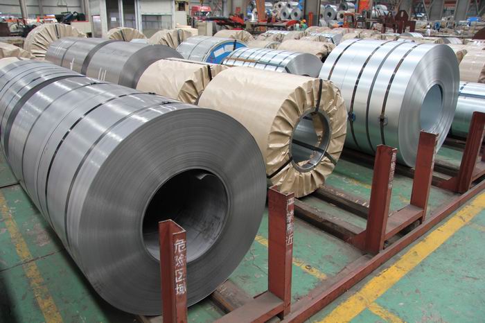 冷軋縱剪成(cheng)品區